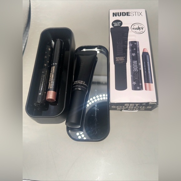Nudestix Makeup Set with Case - set of 3 - Picture 1 of 3
